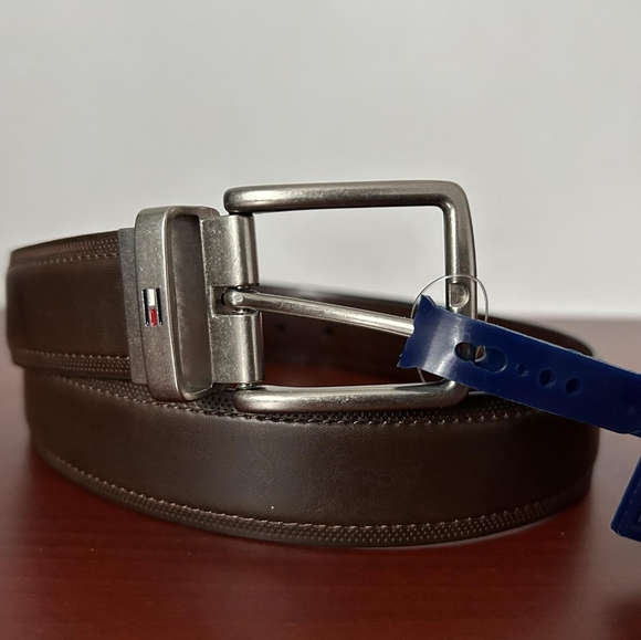 Tommy Hilfiger men's reversible belt size S - Picture 2 of 5